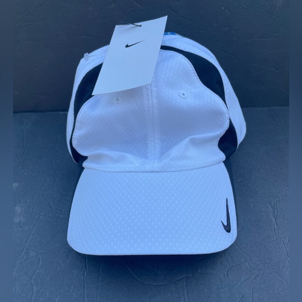 NWT Nike Golf Adult Unisex Dri-Fit White/Black Cap Size M/L